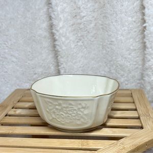Vintage Lenox Arcadia Collection 24K Gold Handpainted Cream Flower Embossed Bowl